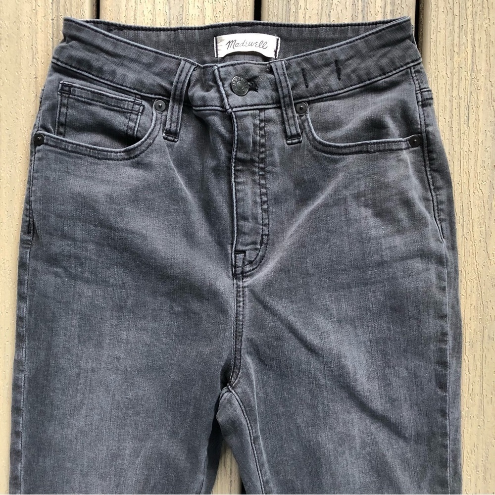Madewell SUPER STRETCHY Distressed WashedOut Black Curvy High Rise Skinny Sz 26 - Picture 5 of 7